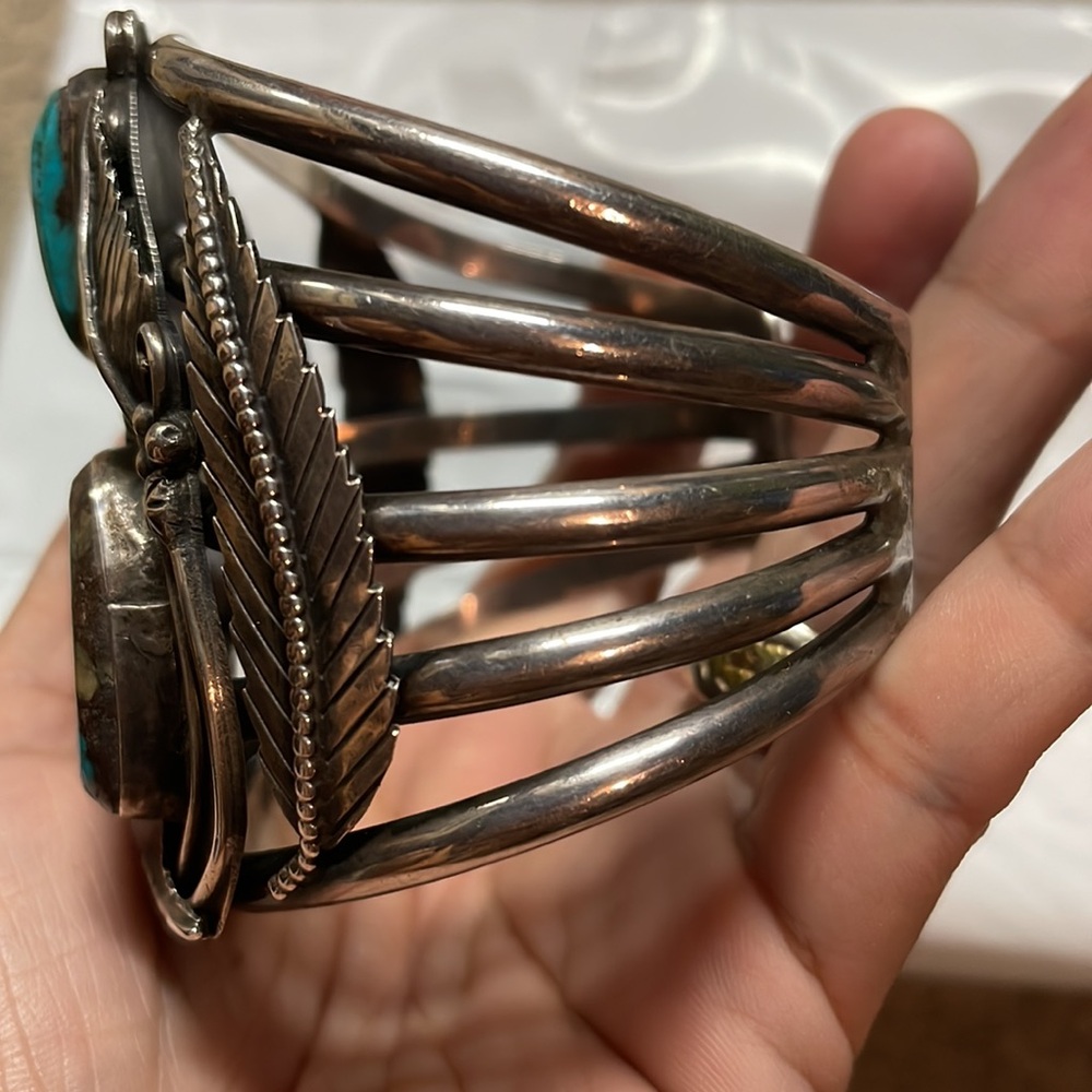 Vintage huge Signed Sterling Navajo Feather Cuff bracelet with turquoise - Picture 5 of 13
